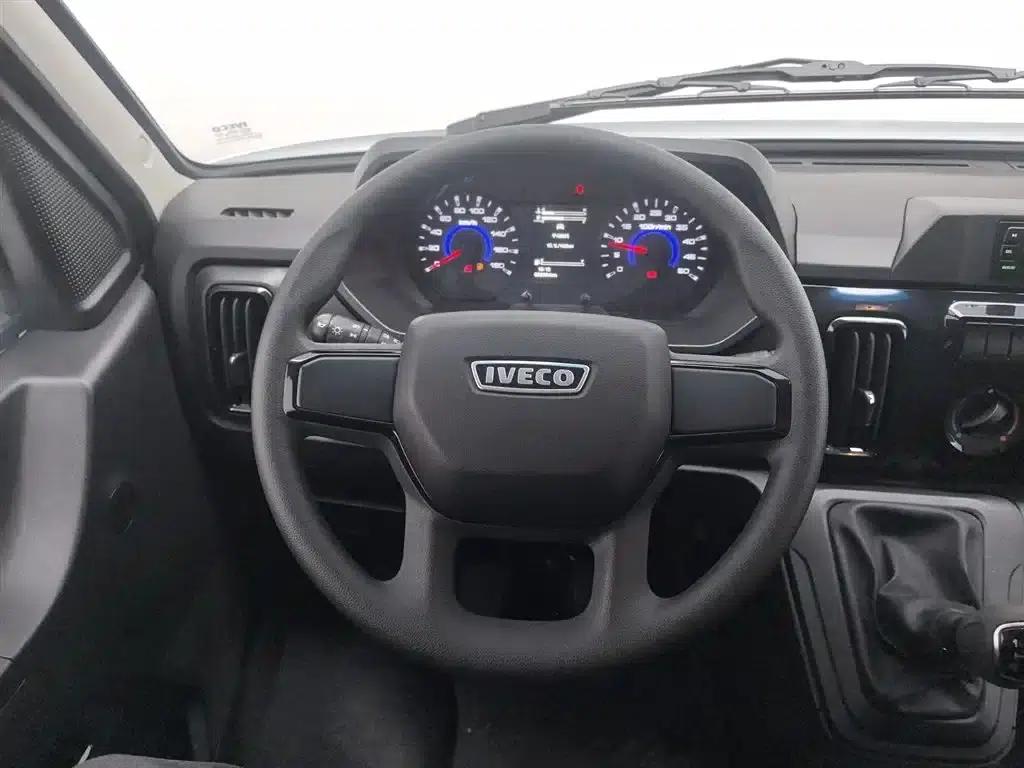Iveco Proud 2025 V35 Van Truck 2.5T Manual Short Wheelbase Low Roof Dual Tires — миниатюра 11