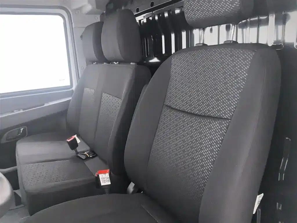 Iveco Proud 2025 V35 Van Truck 2.5T Manual Short Wheelbase Low Roof Dual Tires — миниатюра 15