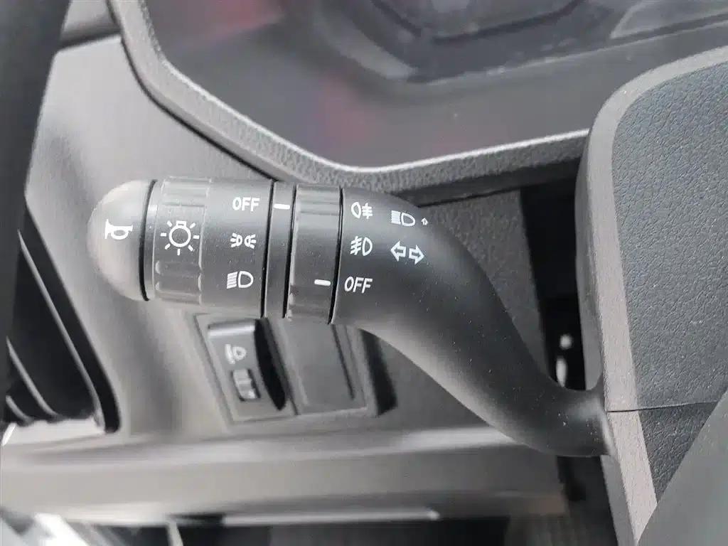 Iveco Proud 2025 V35 Van Truck 2.5T Manual Short Wheelbase Low Roof Dual Tires — миниатюра 21