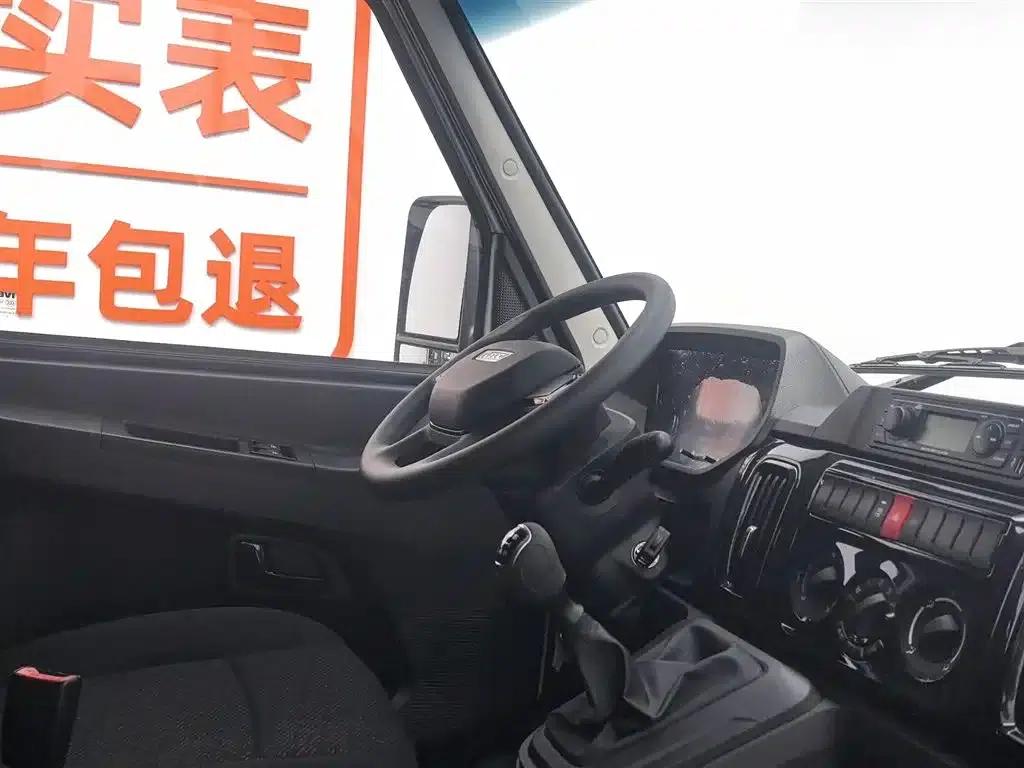 Iveco Proud 2025 V35 Van Truck 2.5T Manual Short Wheelbase Low Roof Dual Tires — миниатюра 22
