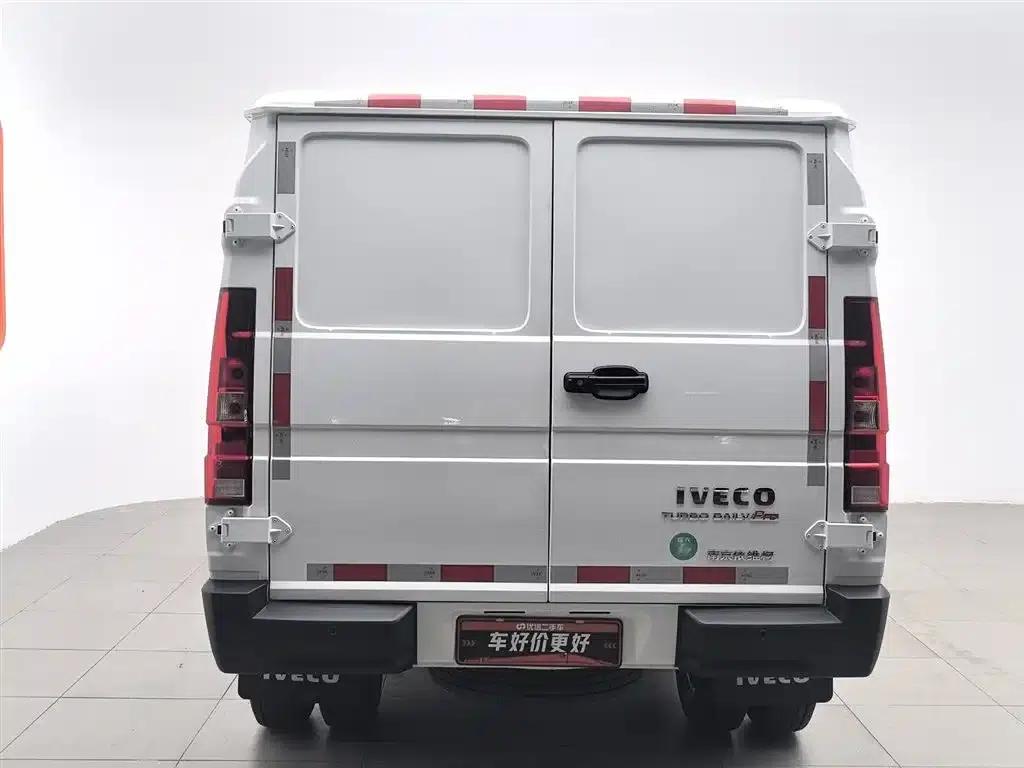 Iveco Proud 2025 V35 Van Truck 2.5T Manual Short Wheelbase Low Roof Dual Tires — миниатюра 4