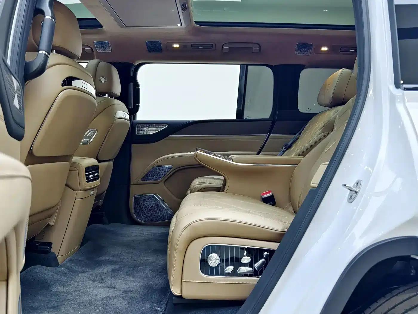 Looking up at the U8 L 2025 Dingshi Edition — миниатюра 11