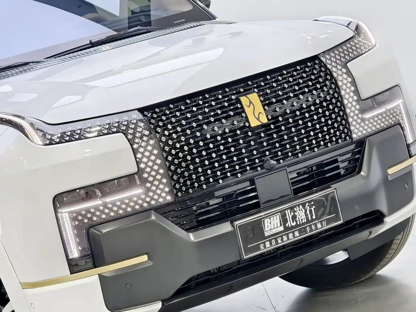 Looking up at the U8 L 2025 Dingshi Edition — миниатюра 4