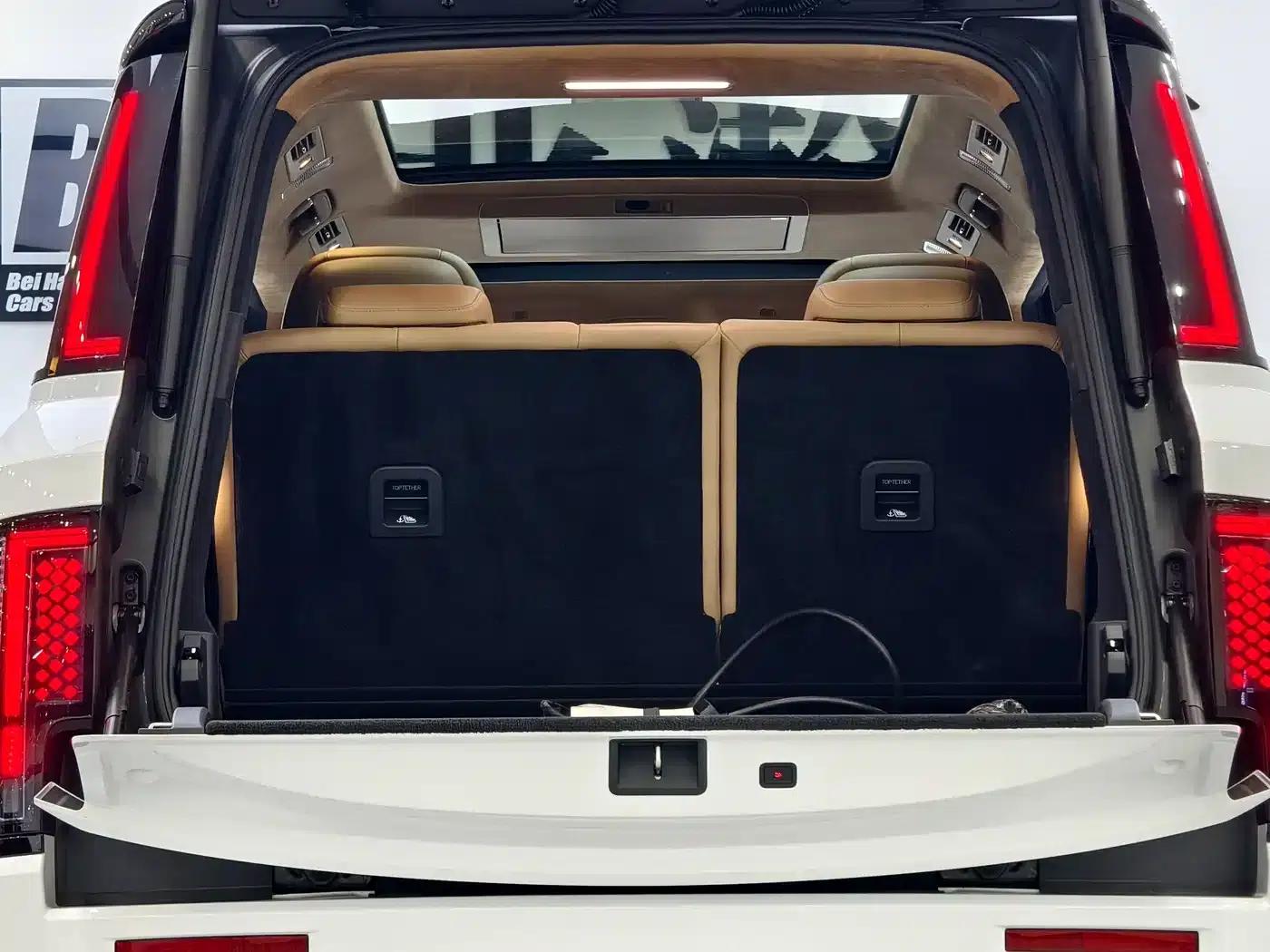 Looking up at the U8 L 2025 Dingshi Edition — миниатюра 10