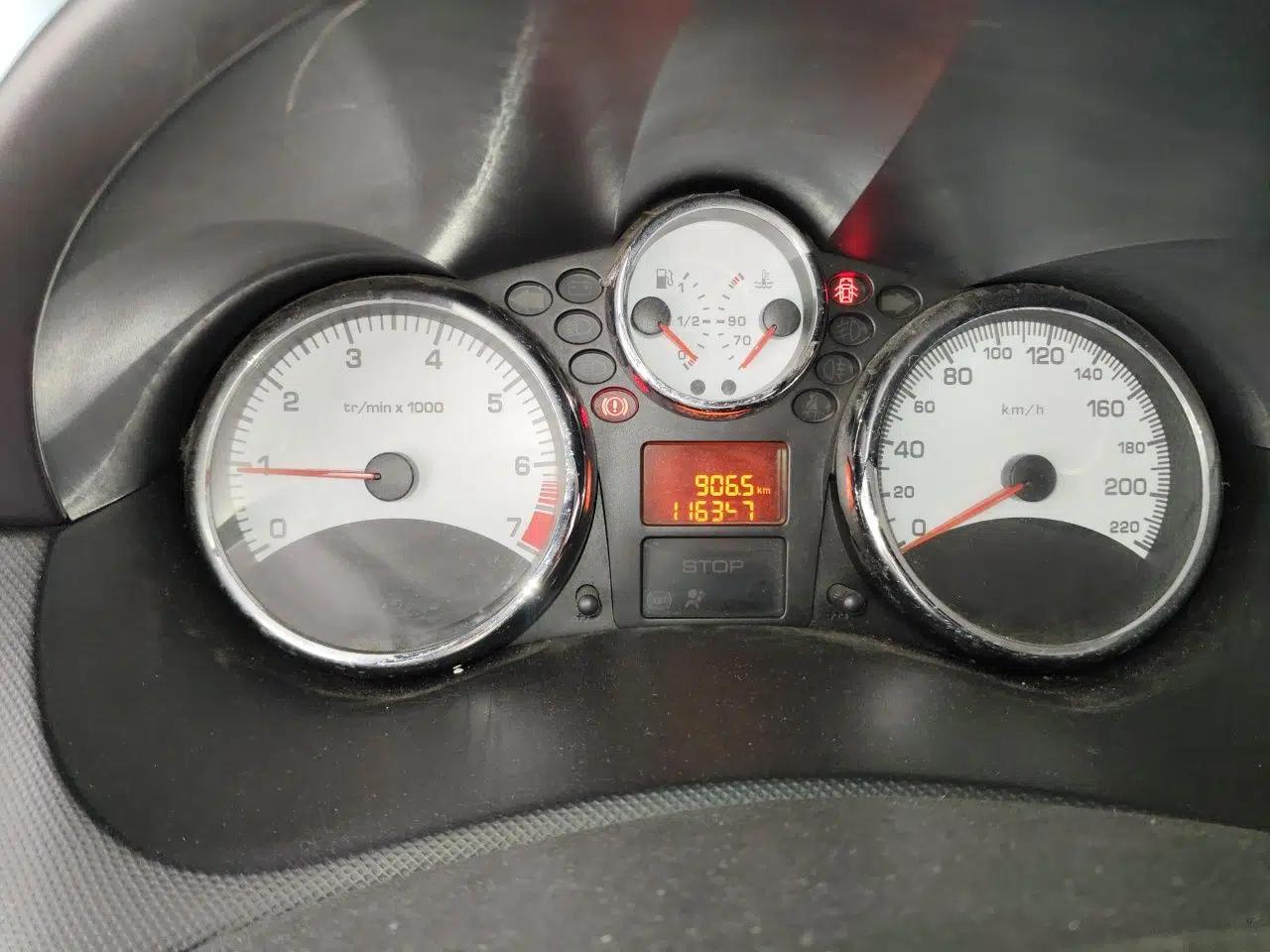 Peugeot 207 2010 Hatchback 1.4L Manual Yule Edition — миниатюра 11