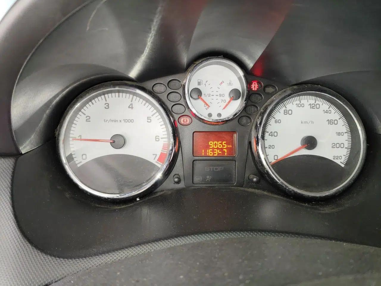 Peugeot 207 2010 Hatchback 1.4L Manual Yule Edition — миниатюра 12