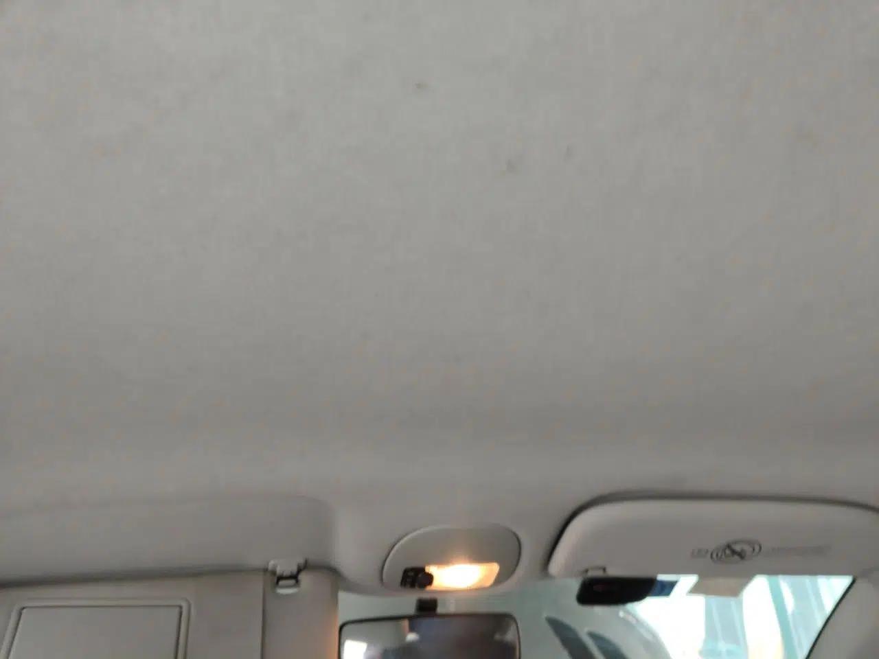 Peugeot 207 2010 Hatchback 1.4L Manual Yule Edition — миниатюра 18
