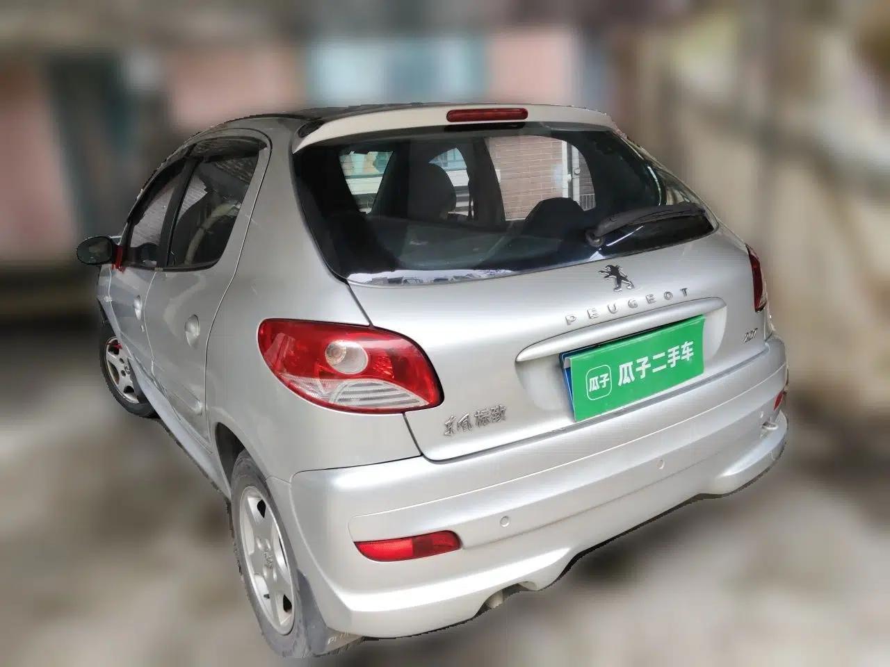 Peugeot 207 2010 Hatchback 1.4L Manual Yule Edition — миниатюра 4