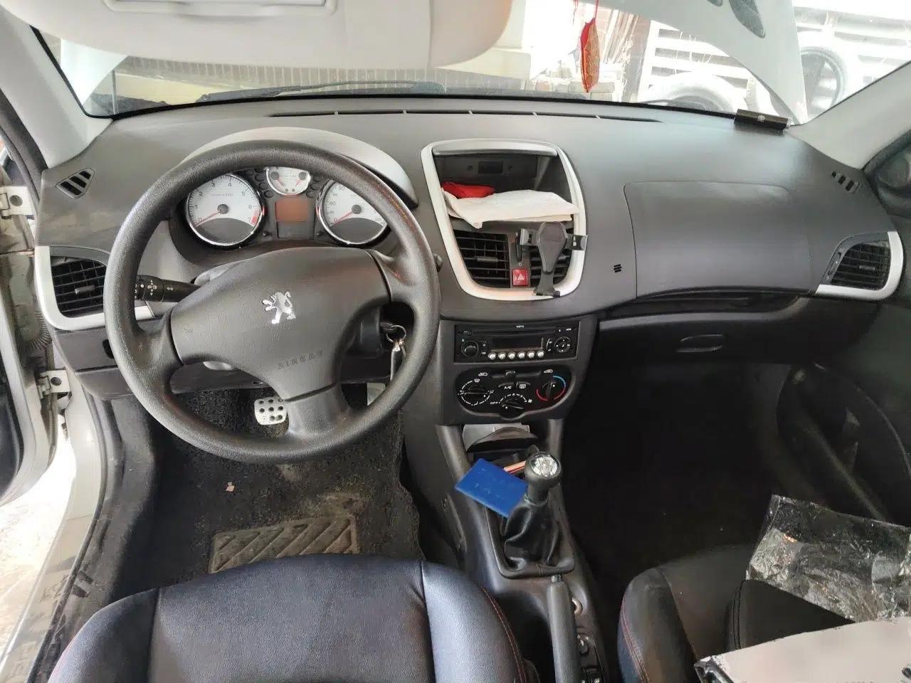 Peugeot 207 2010 Hatchback 1.4L Manual Yule Edition — миниатюра 9