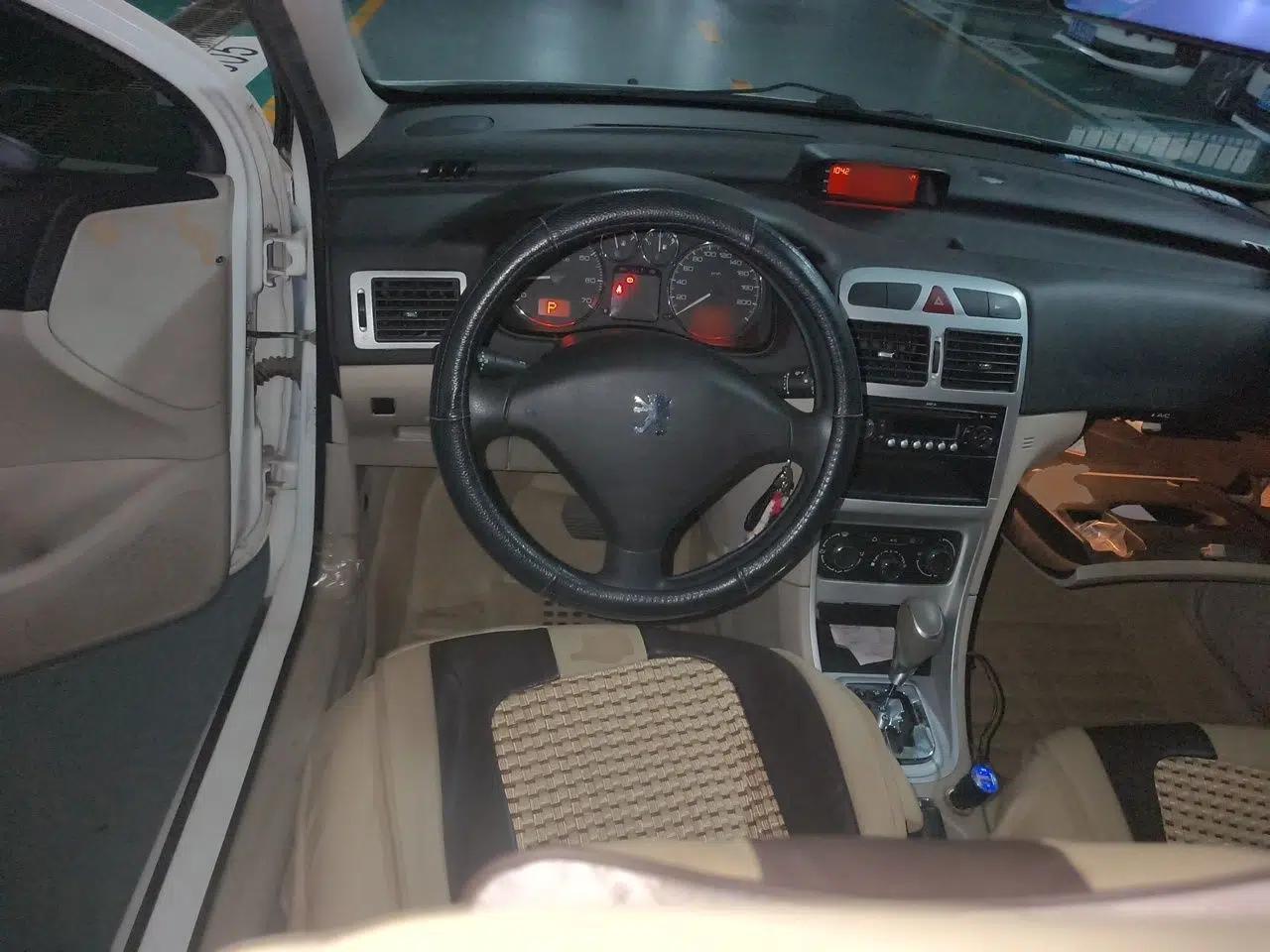 Peugeot 307 2013 Hatchback 1.6L Automatic Comfort Edition — миниатюра 7
