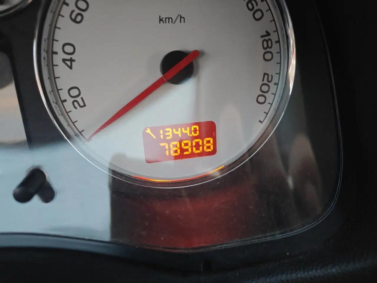 Peugeot 307 2013 Hatchback 1.6L Manual Comfort Edition — миниатюра 12