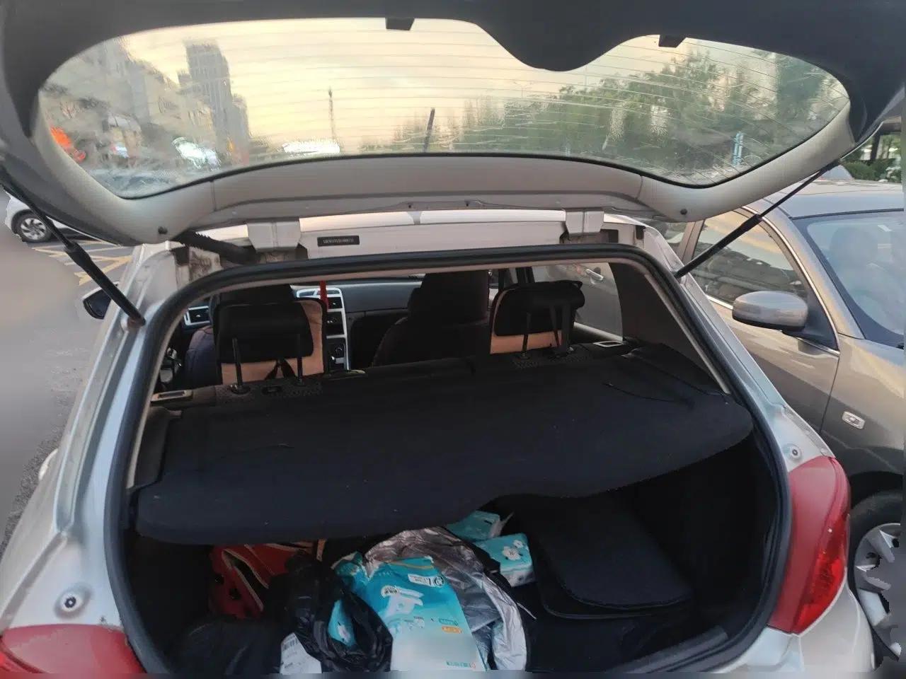Peugeot 307 2013 Hatchback 1.6L Manual Comfort Edition — миниатюра 19