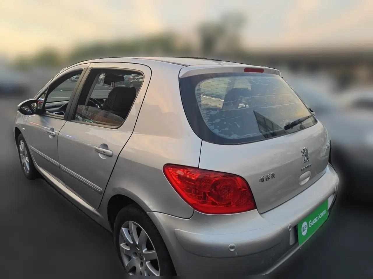Peugeot 307 2013 Hatchback 1.6L Manual Comfort Edition — миниатюра 4