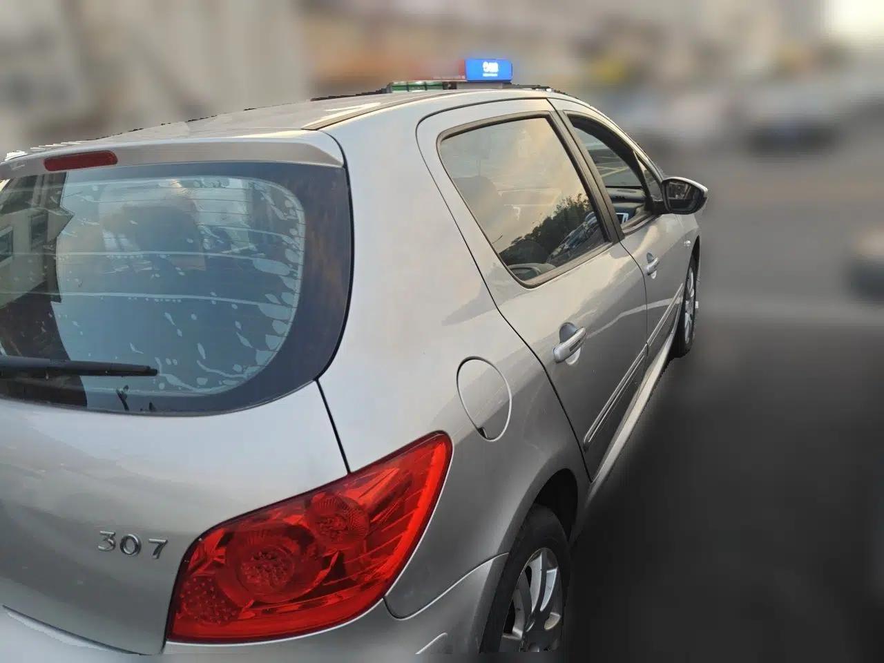 Peugeot 307 2013 Hatchback 1.6L Manual Comfort Edition — миниатюра 6