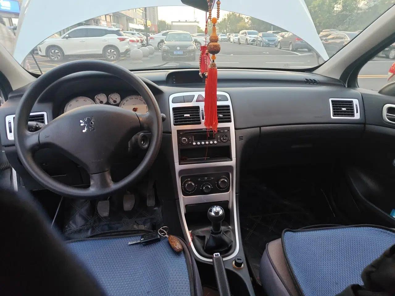 Peugeot 307 2013 Hatchback 1.6L Manual Comfort Edition — миниатюра 9
