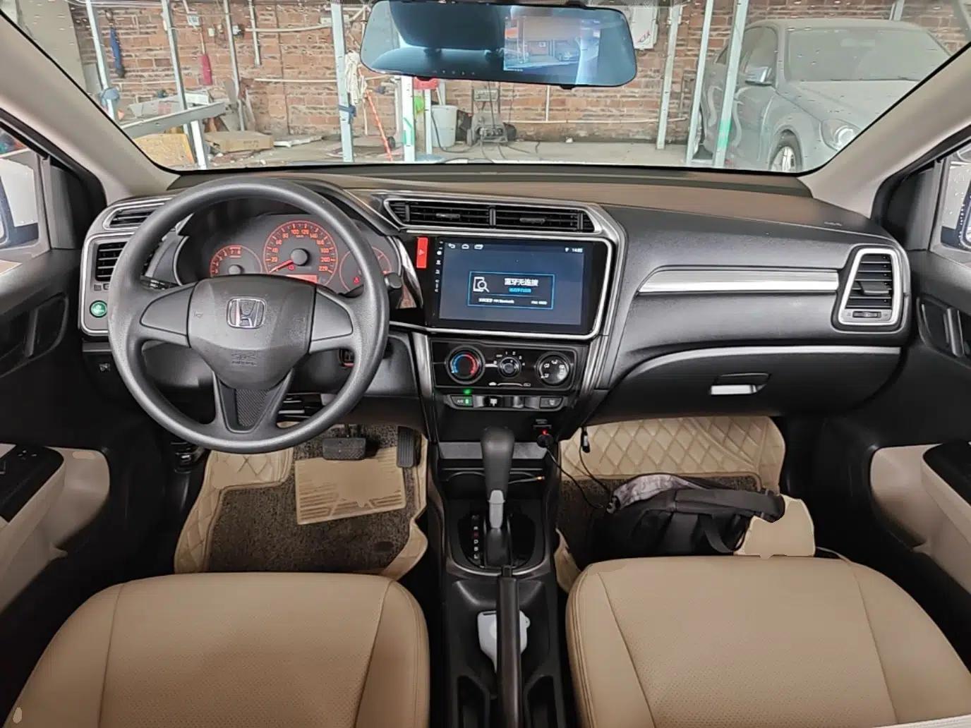 Honda Greiz 2016 1.5L CVT Classic Edition — миниатюра 12