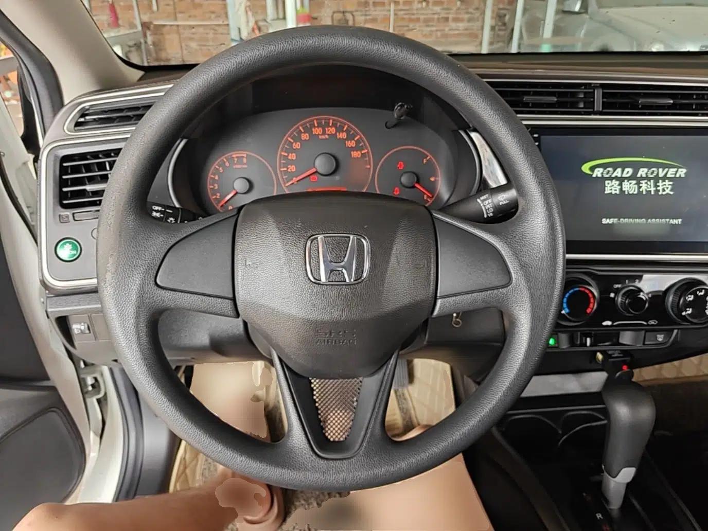 Honda Greiz 2016 1.5L CVT Classic Edition — миниатюра 13