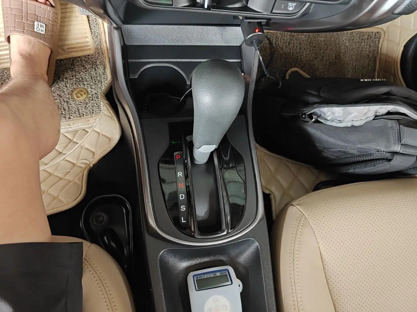Honda Greiz 2016 1.5L CVT Classic Edition — миниатюра 16