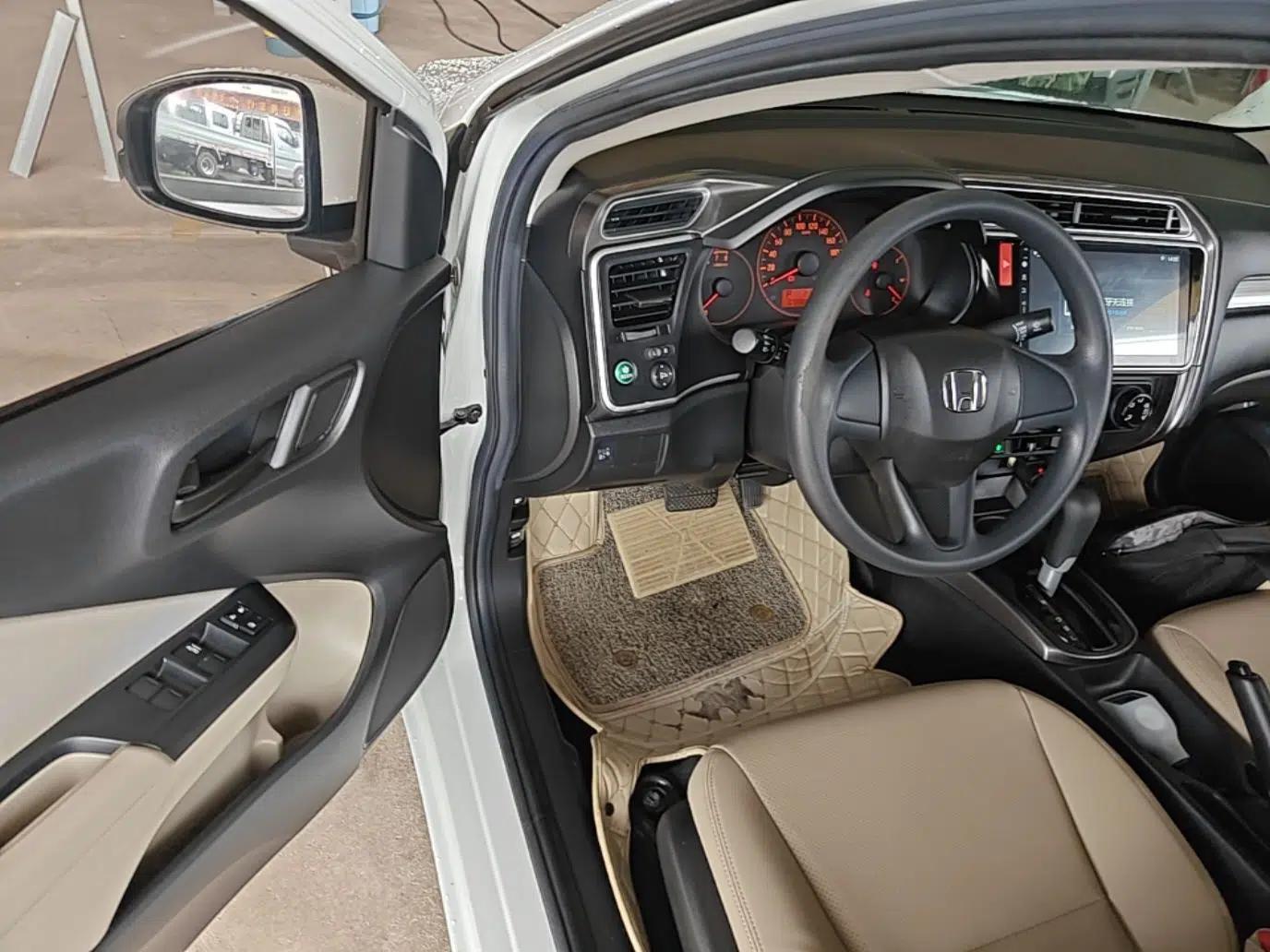 Honda Greiz 2016 1.5L CVT Classic Edition — миниатюра 18