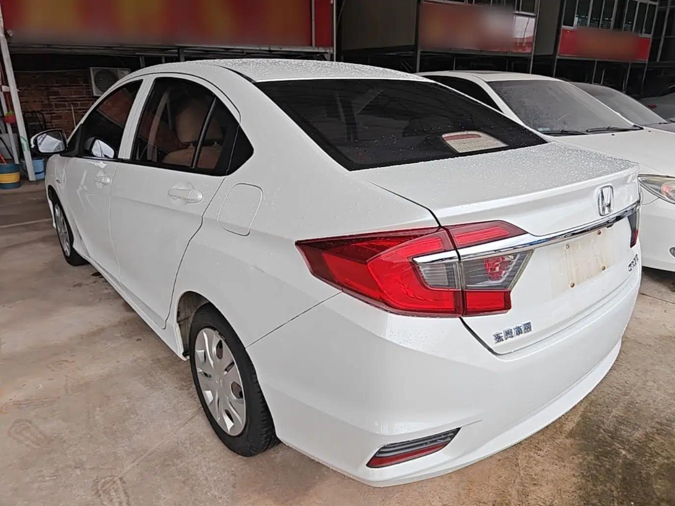 Honda Greiz 2016 1.5L CVT Classic Edition — миниатюра 4
