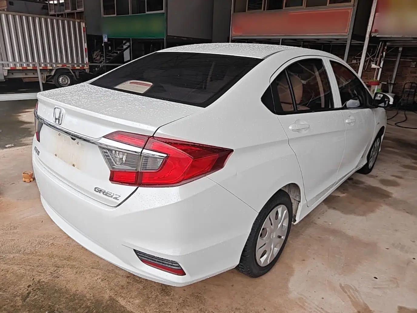 Honda Greiz 2016 1.5L CVT Classic Edition — миниатюра 6