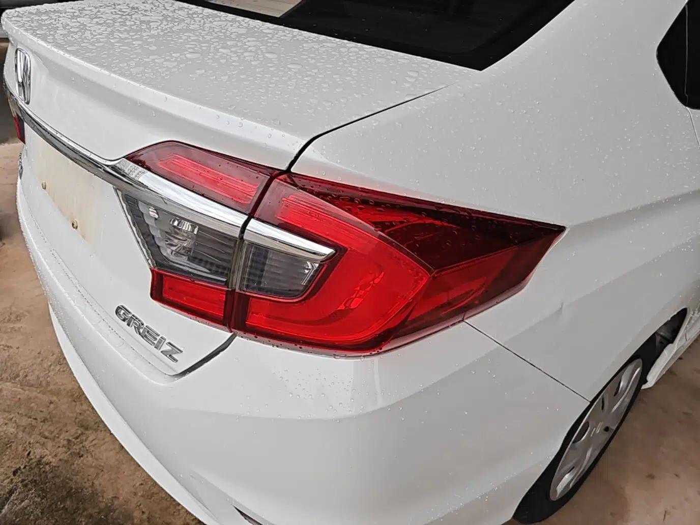 Honda Greiz 2016 1.5L CVT Classic Edition — миниатюра 9