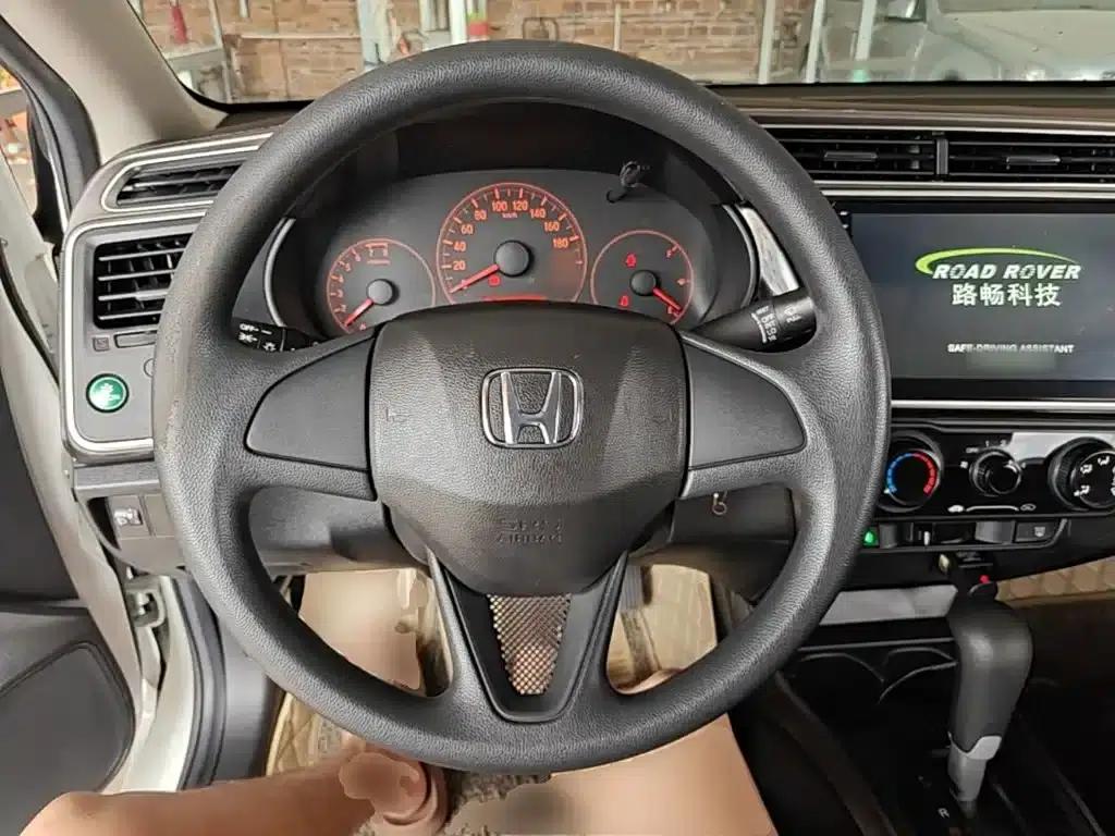 2016 Honda Greiz 1.5L CVT Classic Edition — миниатюра 11