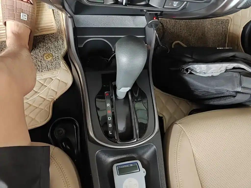 2016 Honda Greiz 1.5L CVT Classic Edition — миниатюра 14
