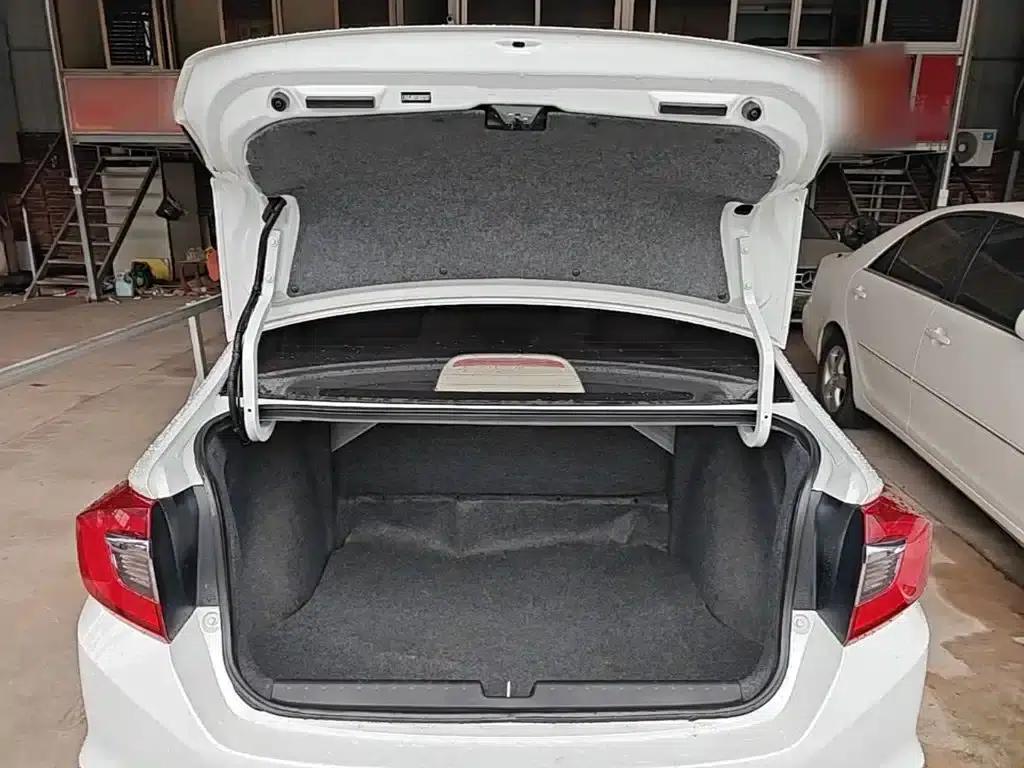 2016 Honda Greiz 1.5L CVT Classic Edition — миниатюра 19