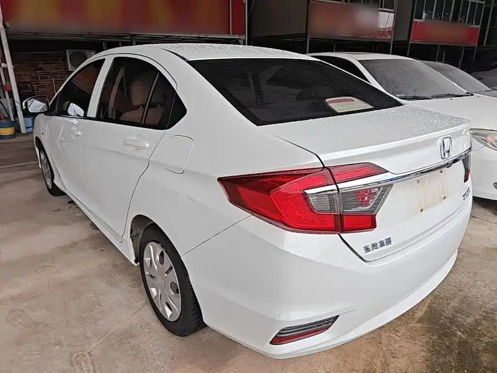 2016 Honda Greiz 1.5L CVT Classic Edition — миниатюра 5
