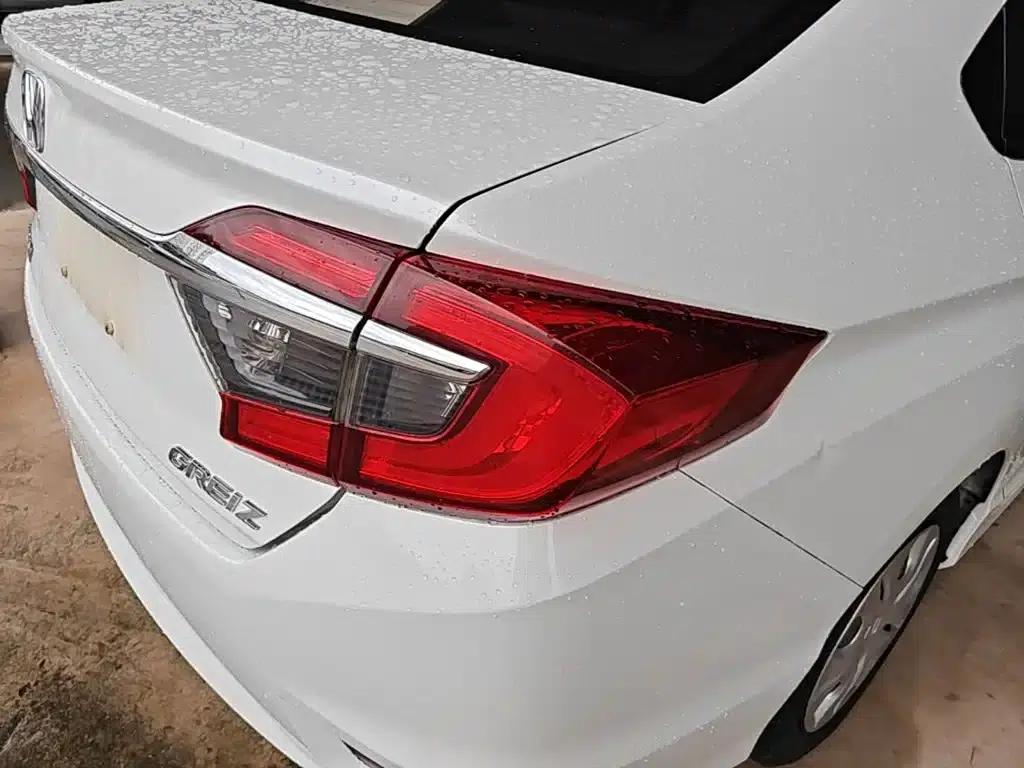 2016 Honda Greiz 1.5L CVT Classic Edition — миниатюра 8