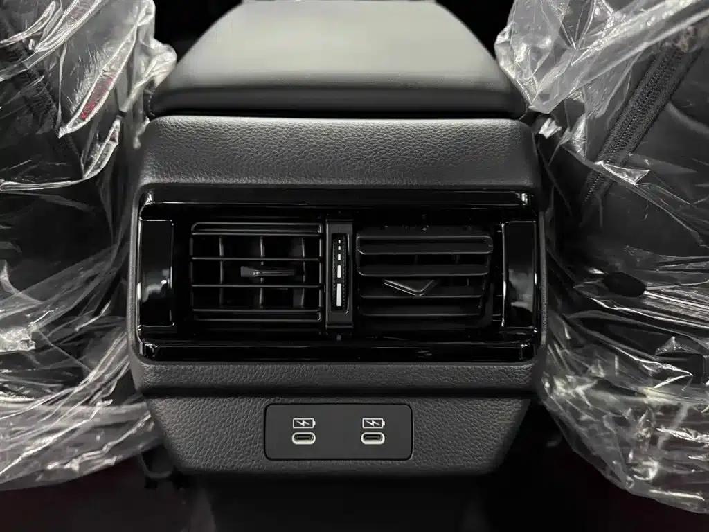 Accord PHEV 2023 2.0L e:PHEV Luxury Edition — миниатюра 11