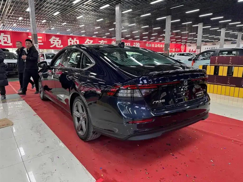 Accord PHEV 2023 2.0L e:PHEV Luxury Edition — миниатюра 3