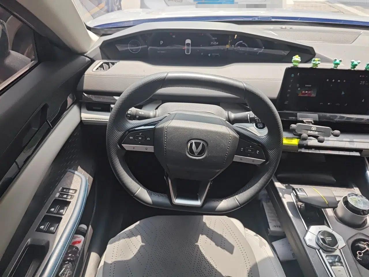 CHANGAN UNI-V iDD 2023 ZhiDian iDD 1.5T 113km ZhiKu Model — миниатюра 10