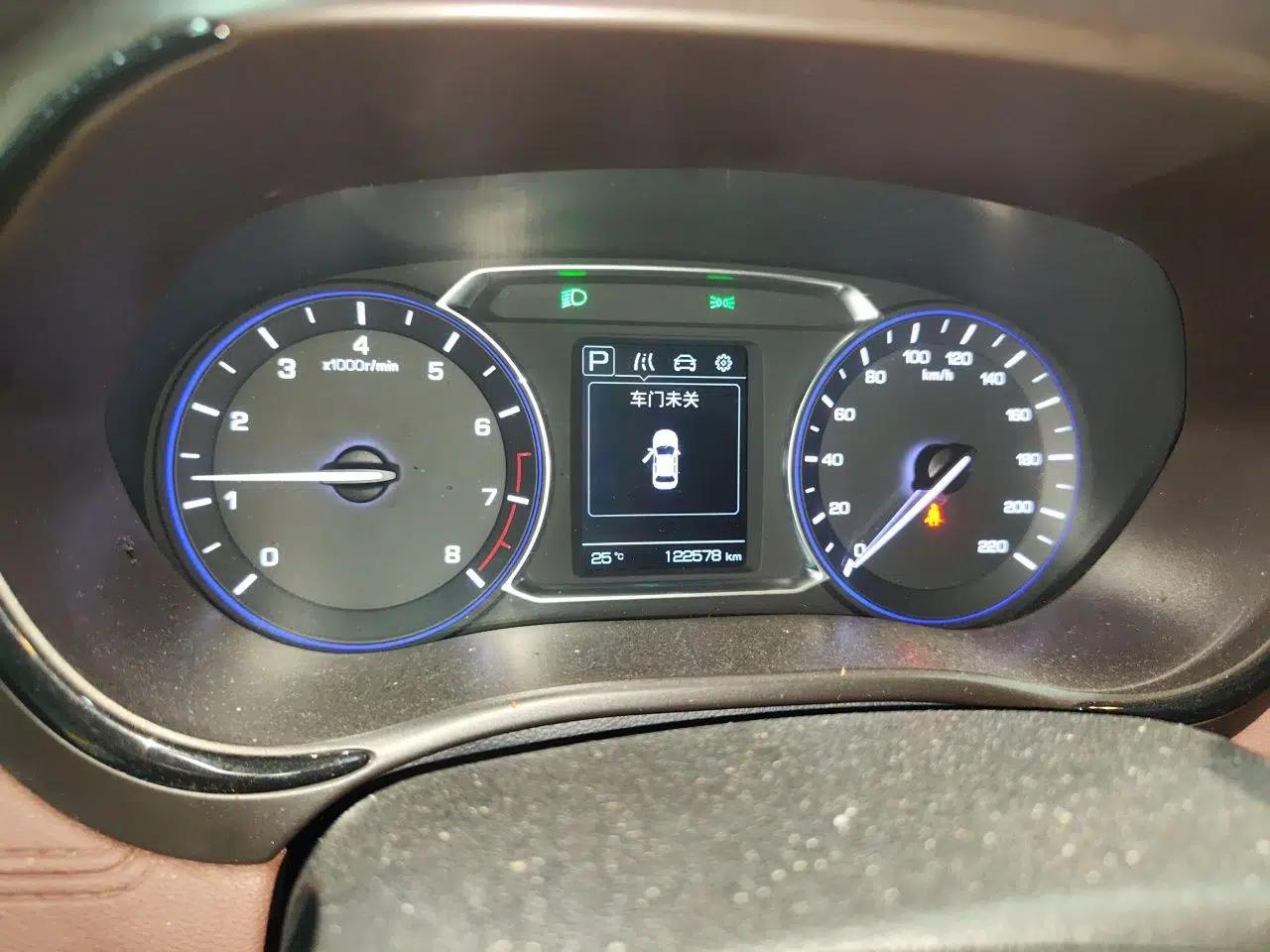 CHANGAN Lingxuan 2017 1.5T Automatic Lehuo Happy Edition — миниатюра 11