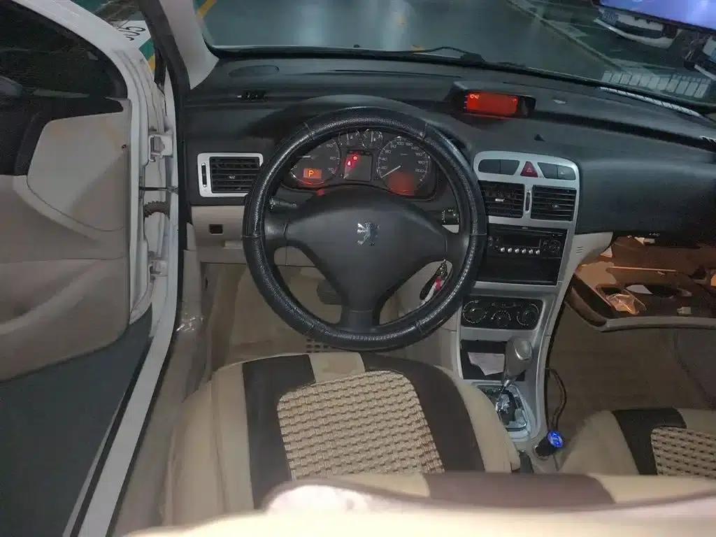 Peugeot 307 2013 Hatchback 1.6L Automatic Comfort Edition — миниатюра 6