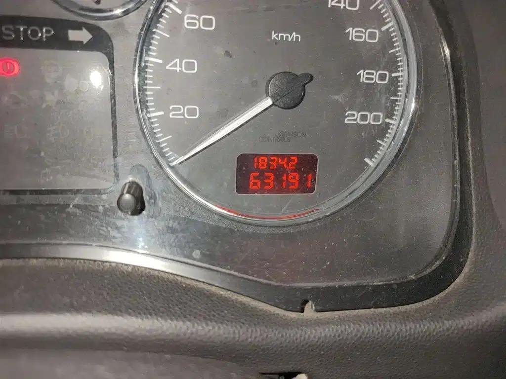 Peugeot 307 2013 Hatchback 1.6L Automatic Comfort Edition — миниатюра 8