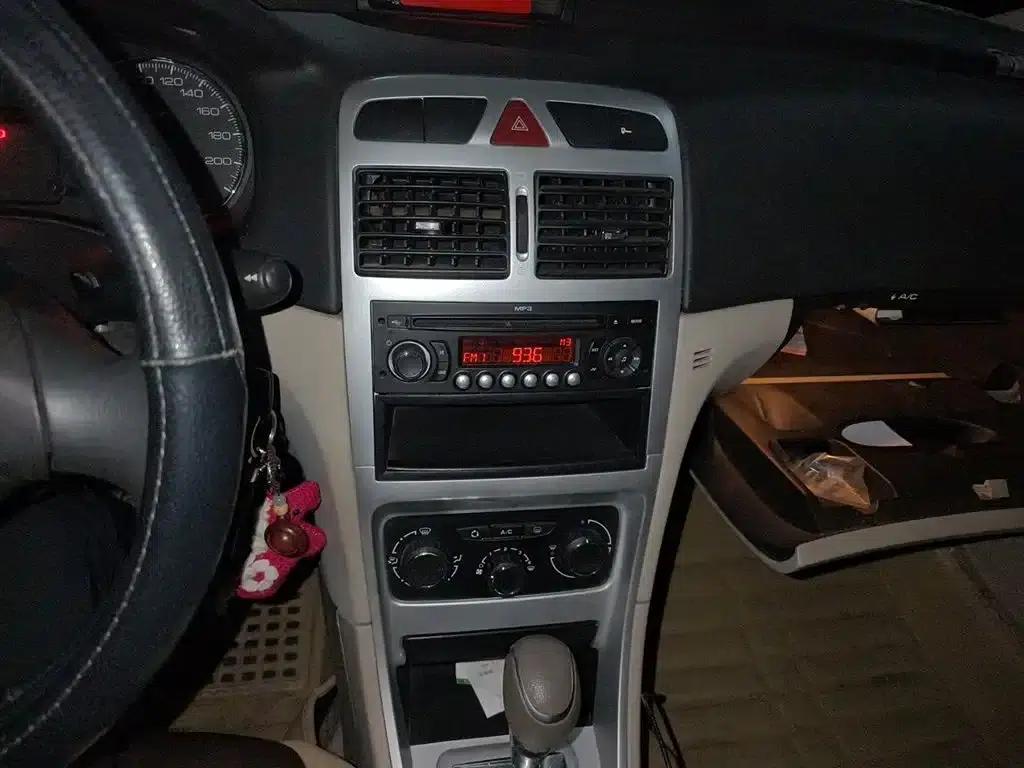 Peugeot 307 2013 Hatchback 1.6L Automatic Comfort Edition — миниатюра 9