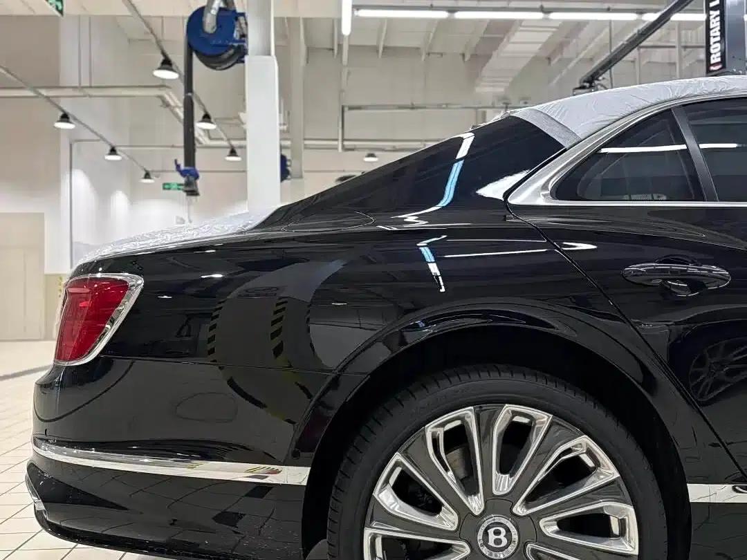 2026 Mercedes-Benz Flying Spur Plug-in Hybrid 4.0T V8 Mulliner — миниатюра 2
