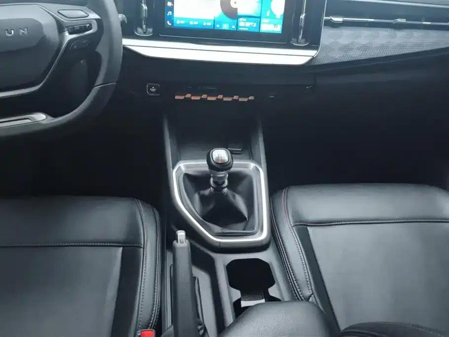 Baojun RM-5 2019 1.5L Manual Elite 7-Seater (24-Hour Online Service) — миниатюра 16