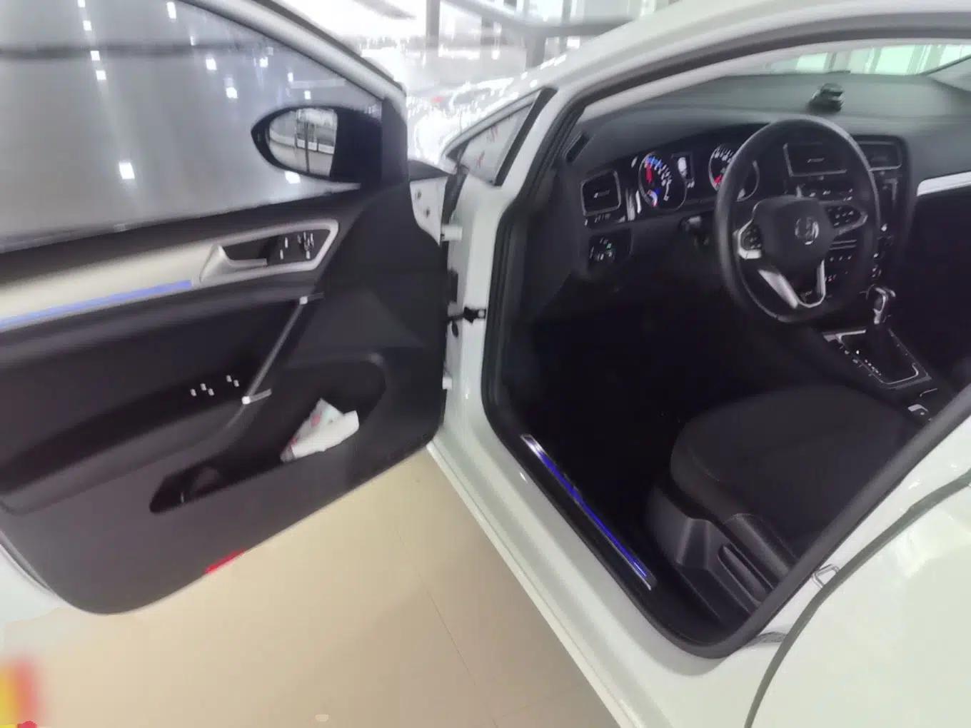 Volkswagen Golf Pure Electric 2020 Chari — миниатюра 18