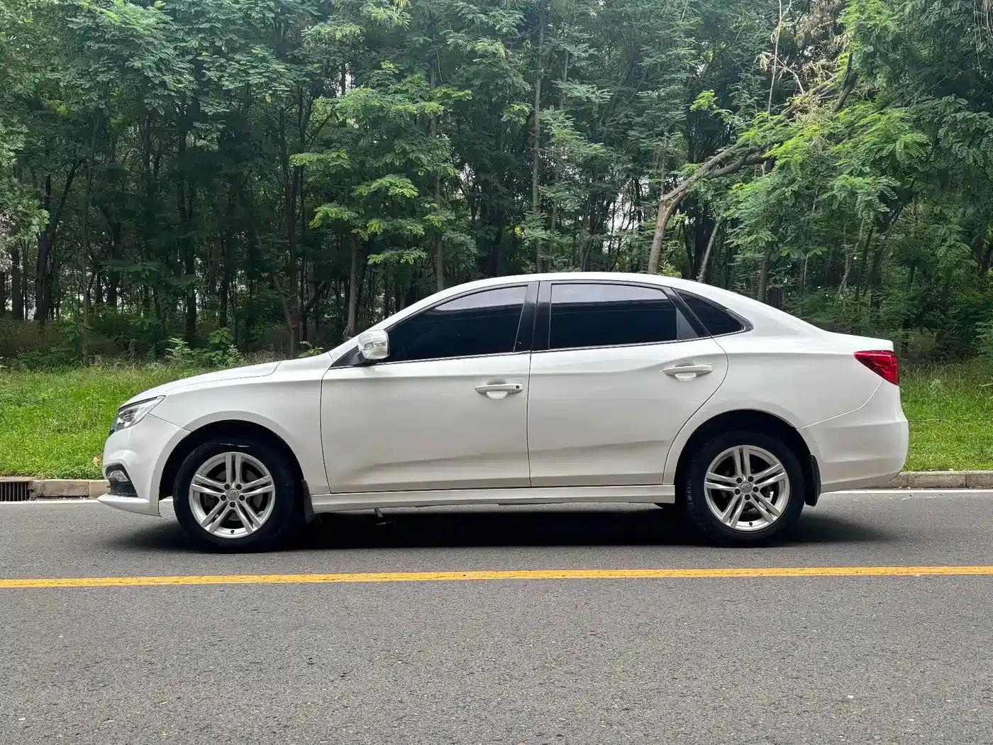 Bestune B30 2019 1.6L Automatic Comfort Model — миниатюра 3