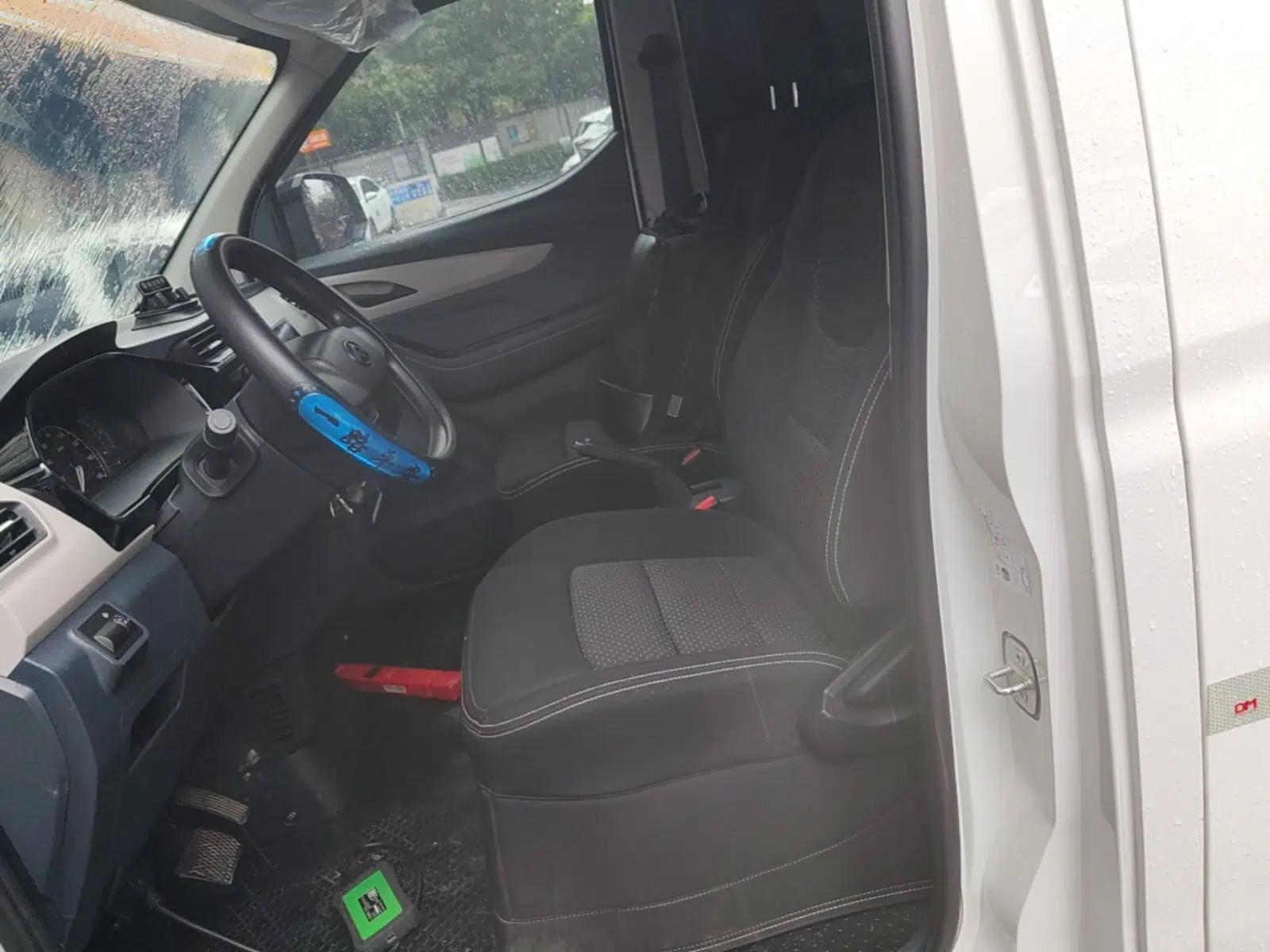 SAIC MAXUS EV30 2023 Pure-Electric Smart Logistics Expert with Long Wheelbase Guoxuan — миниатюра 17