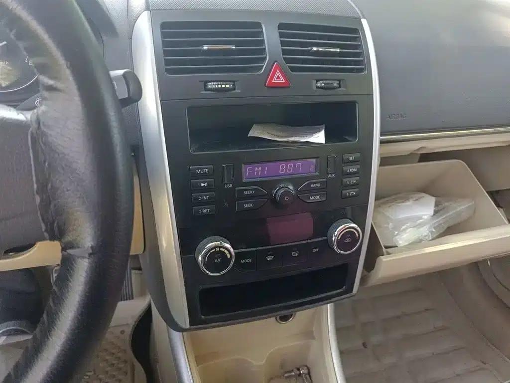 2015 Senova D20 Hatchback 1.5L Manual Comfort Edition — миниатюра 14