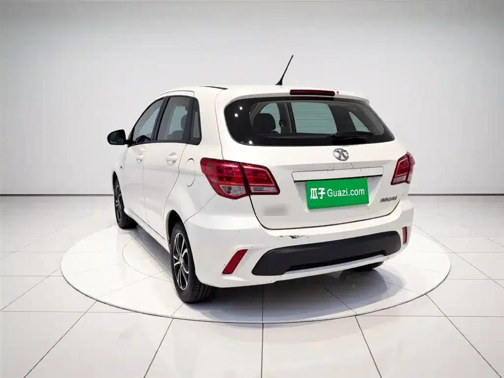 2015 Senova D20 Hatchback 1.5L Manual Comfort Edition — миниатюра 4