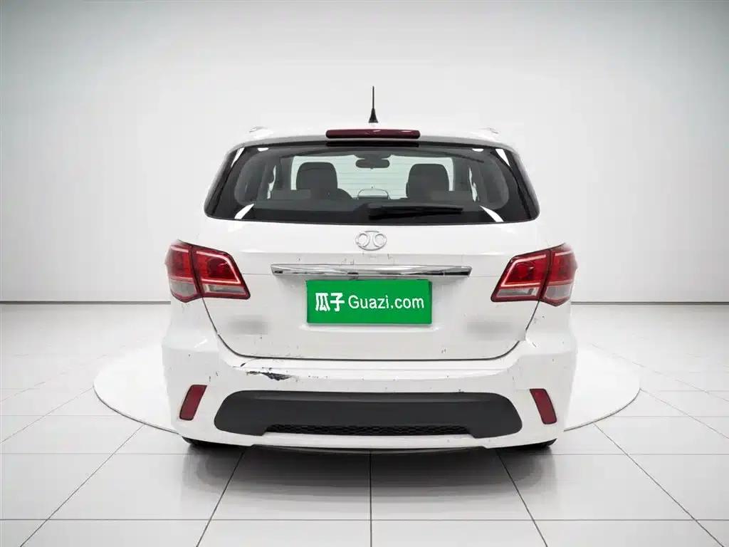 2015 Senova D20 Hatchback 1.5L Manual Comfort Edition — миниатюра 5