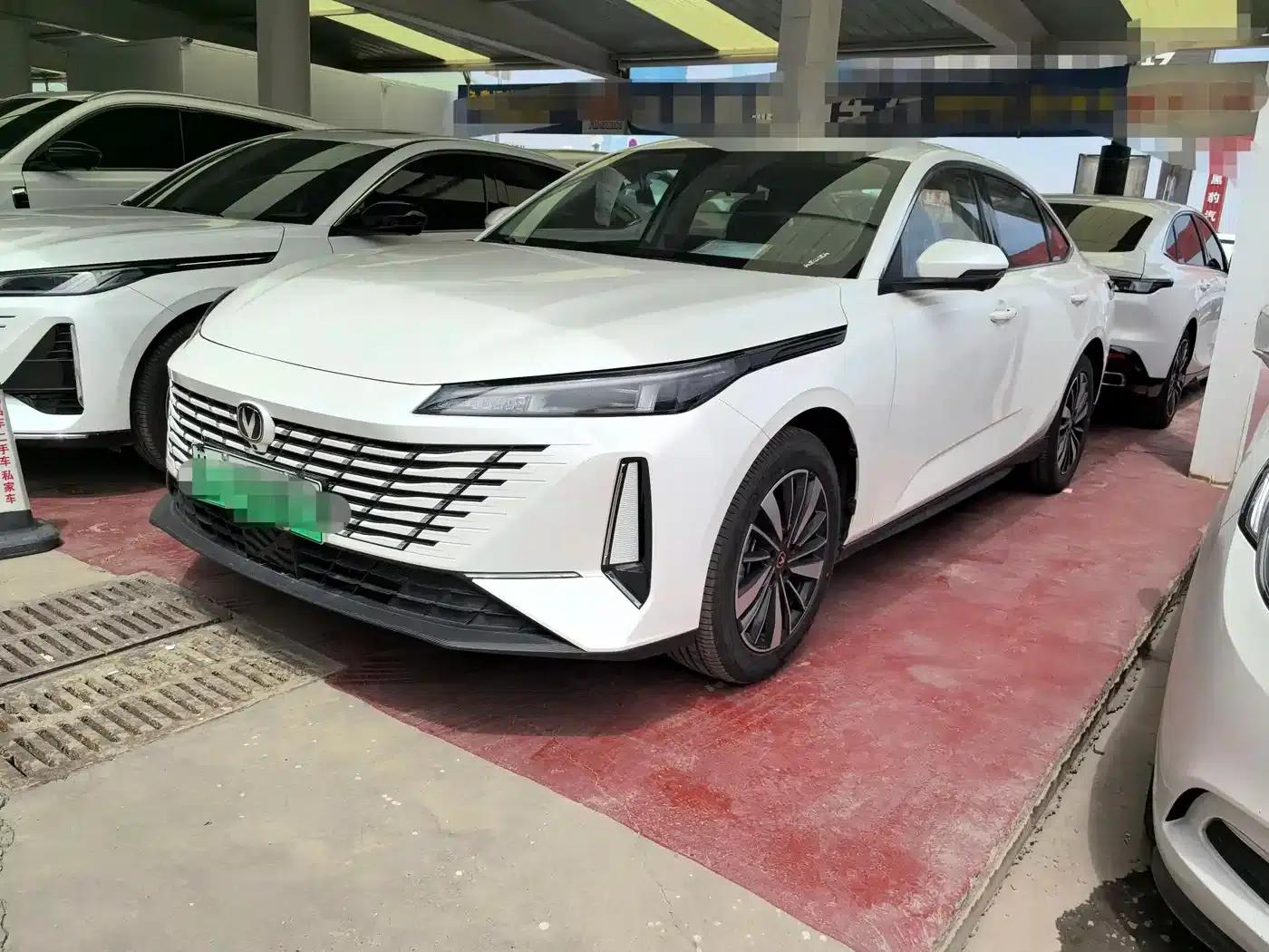 Changan Eado PHEV 2025 Smart Blue Whale 145KM Battleship Edition — миниатюра 1