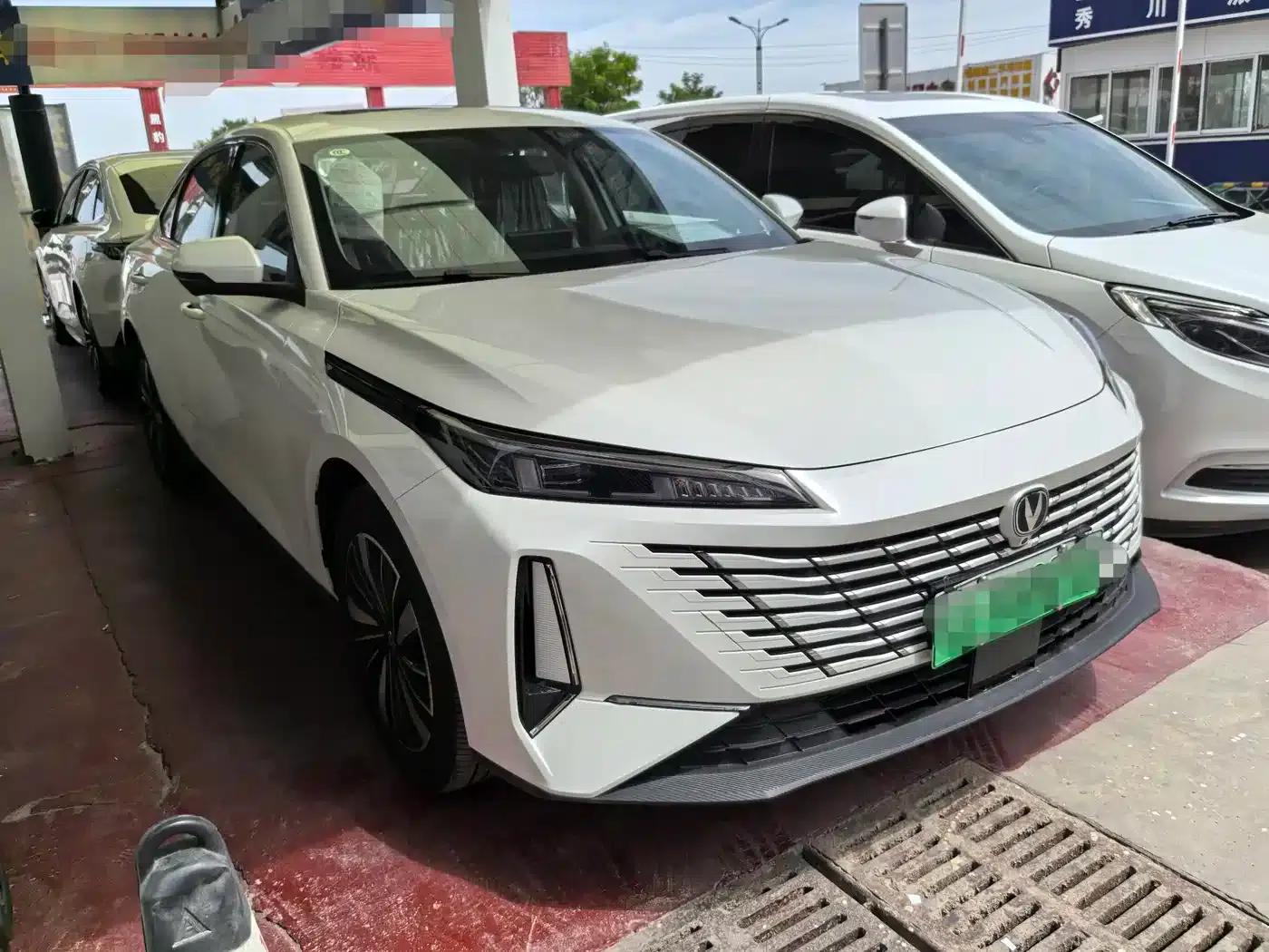 Changan Eado PHEV 2025 Smart Blue Whale 145KM Battleship Edition — миниатюра 3