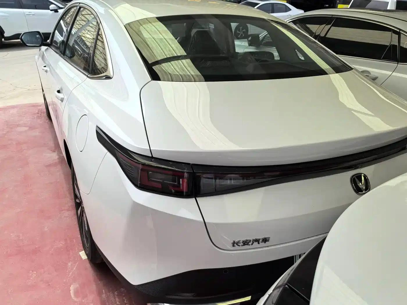 Changan Eado PHEV 2025 Smart Blue Whale 145KM Battleship Edition — миниатюра 5