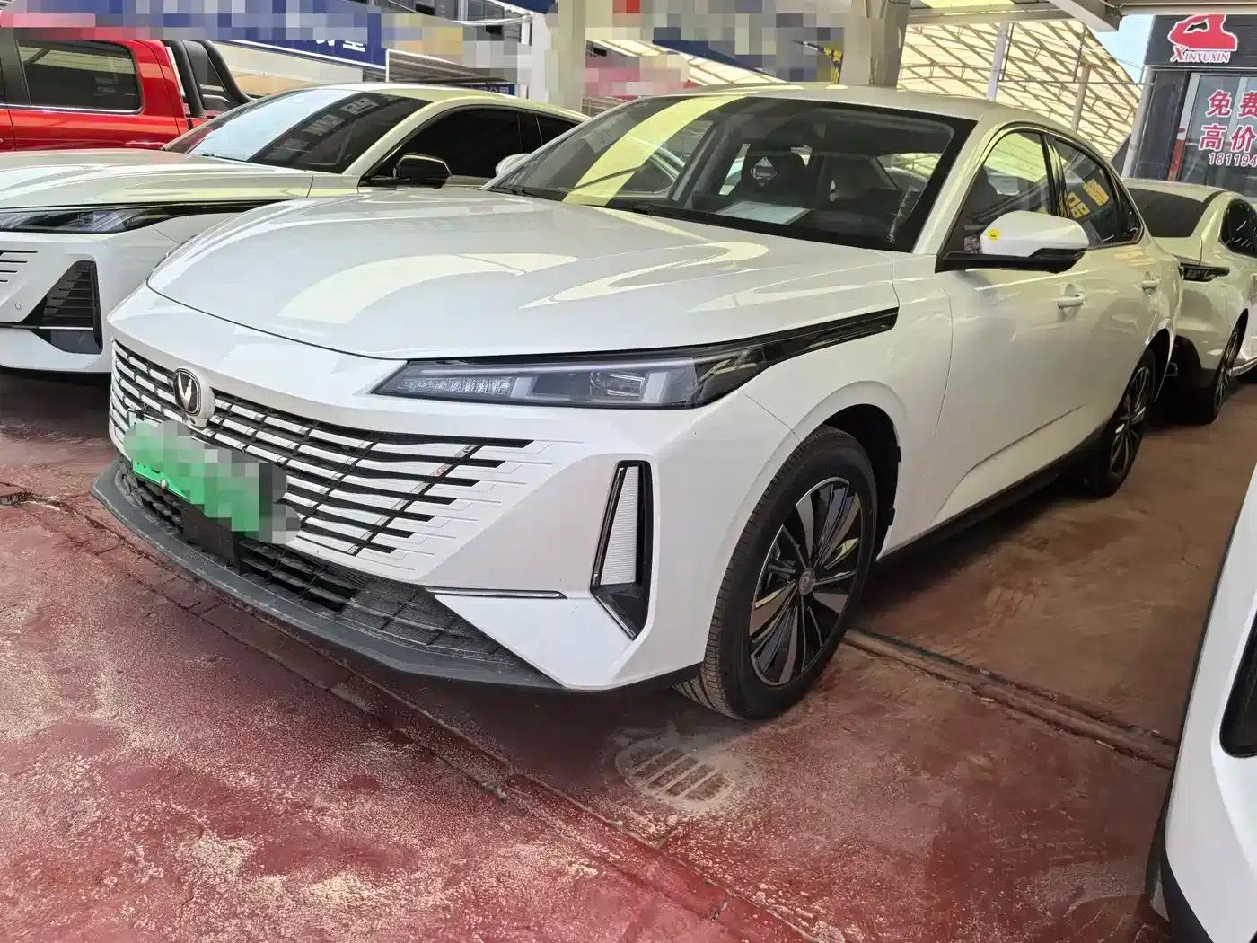 Changan Eado PHEV 2025 Smart Blue Whale 145KM Battleship Edition — миниатюра 1